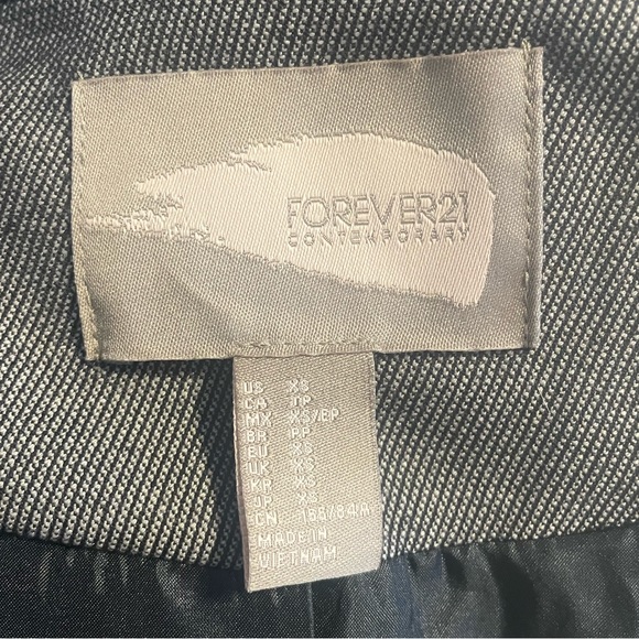 Grey blazer with faux leather trim by Forever 21 - Picture 6 of 8